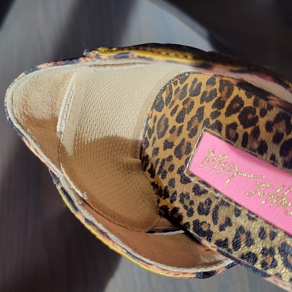 Betsey Johnson embroidered heels - Picture 10 of 14